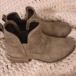 Pierre dumas. Brand new never worn booties. Super comfortable! Size 6
